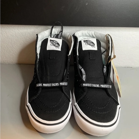 Vans - Picture 2 of 4